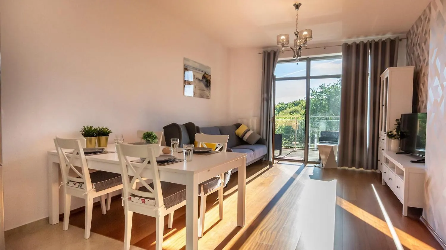 Apartment Apartamenty Kolobrzegu 60 Premium Top Floor Taras Od Strony Parku 1 Min Do Plazy Widok Na Morze